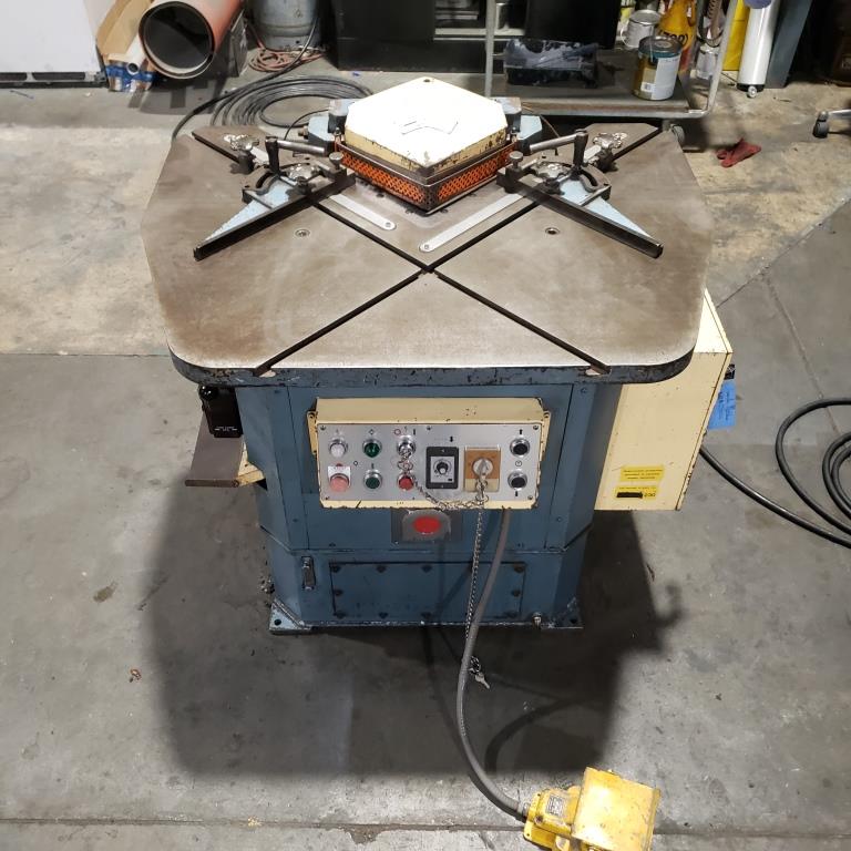 8-5/8" X 8-5/8" X 1/8", AMADA HYDRAULIC NOTCHER, MODEL#CS-220, USED