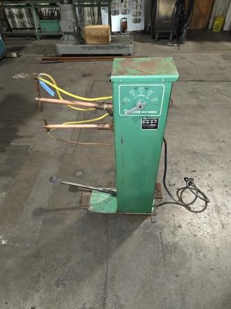 5 KVA, WESTERN ARC FOOT OP SPOTWELDER 19&quot; ARMS, MODEL#SW130, USED